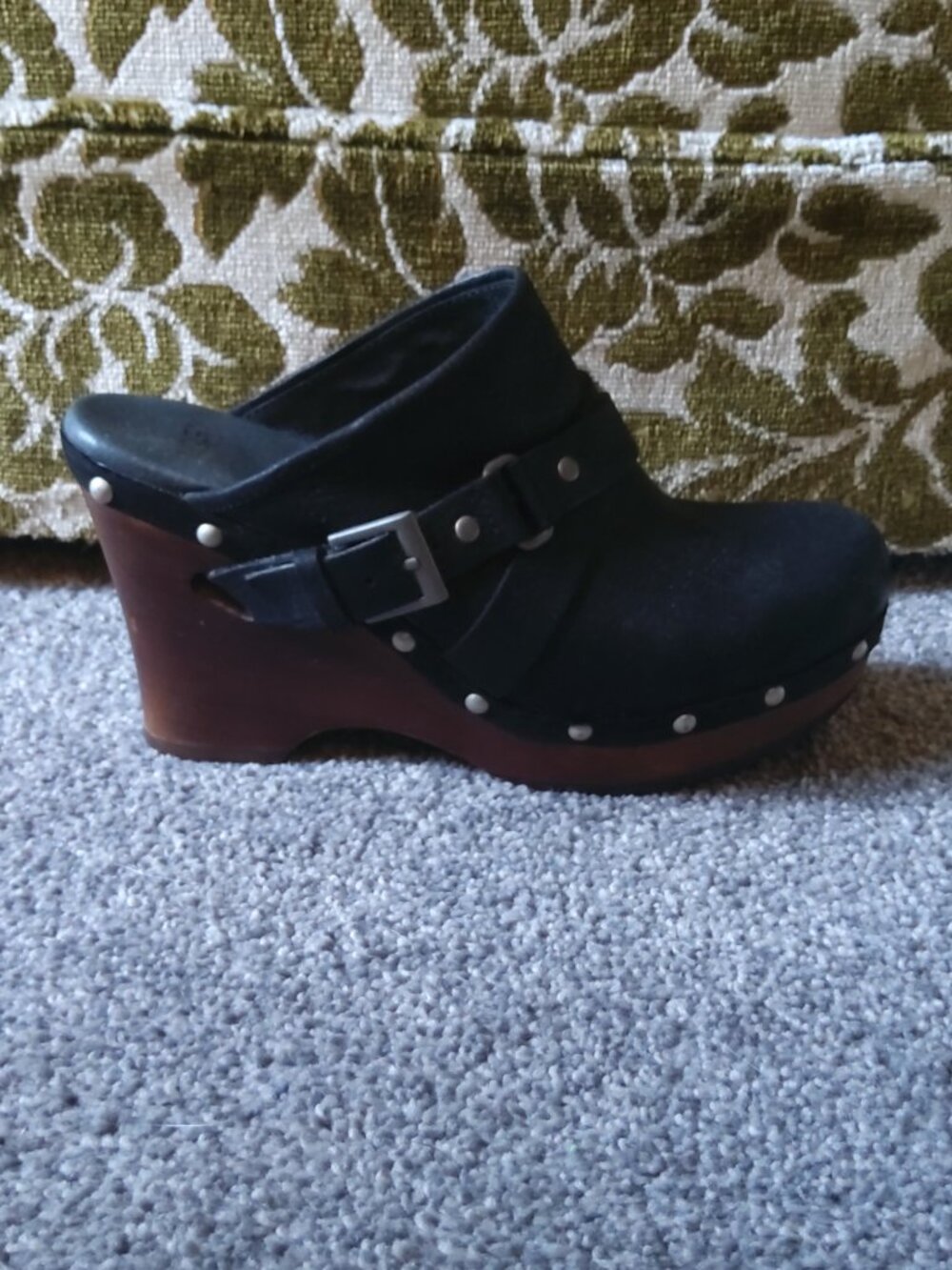 UGG AUSTRALIA NATALEE STUDDED BLACK CLOGS
